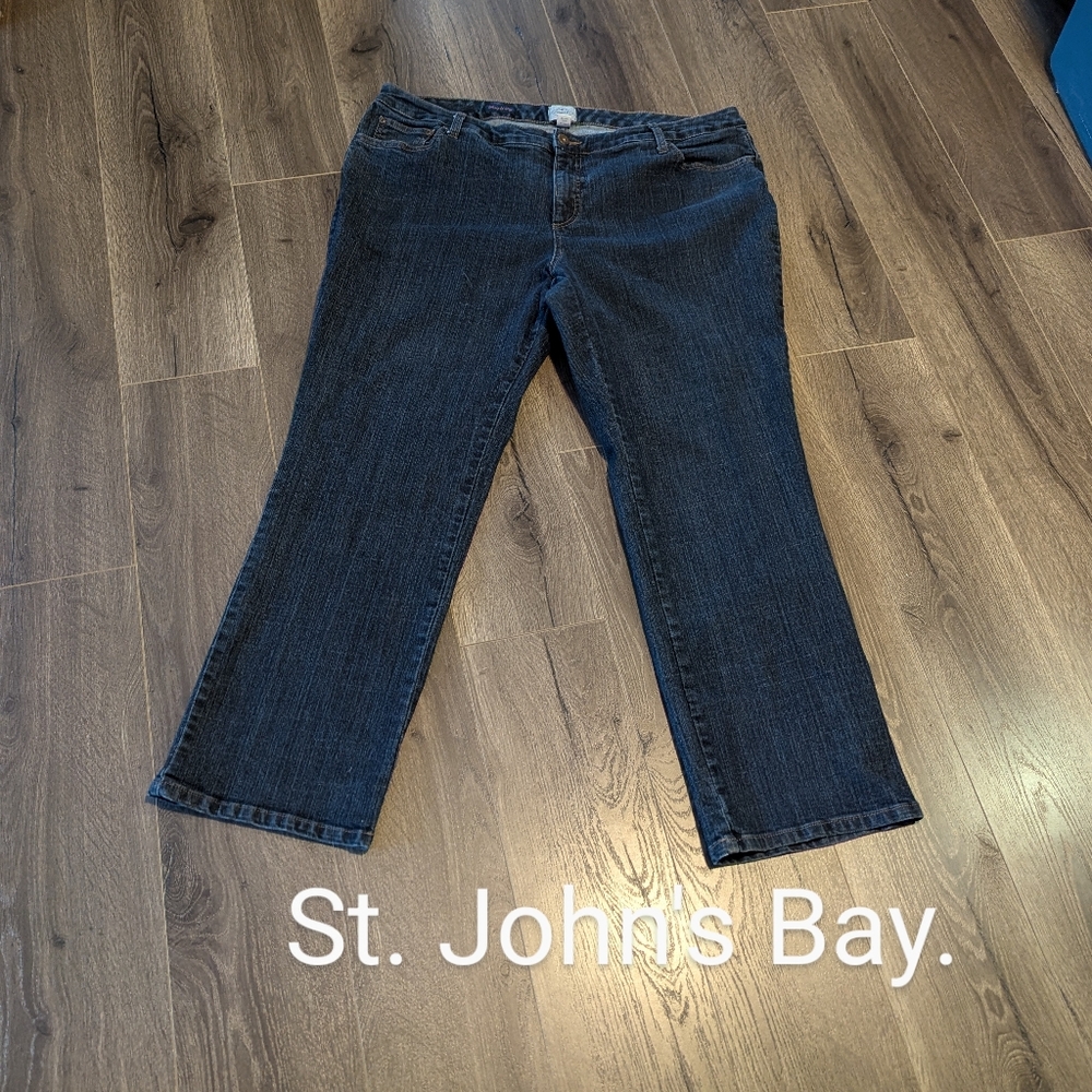 St. John's Bay. Classic Blue Women's Jeans. Plus Size. 20W Straight Leg. GUC.